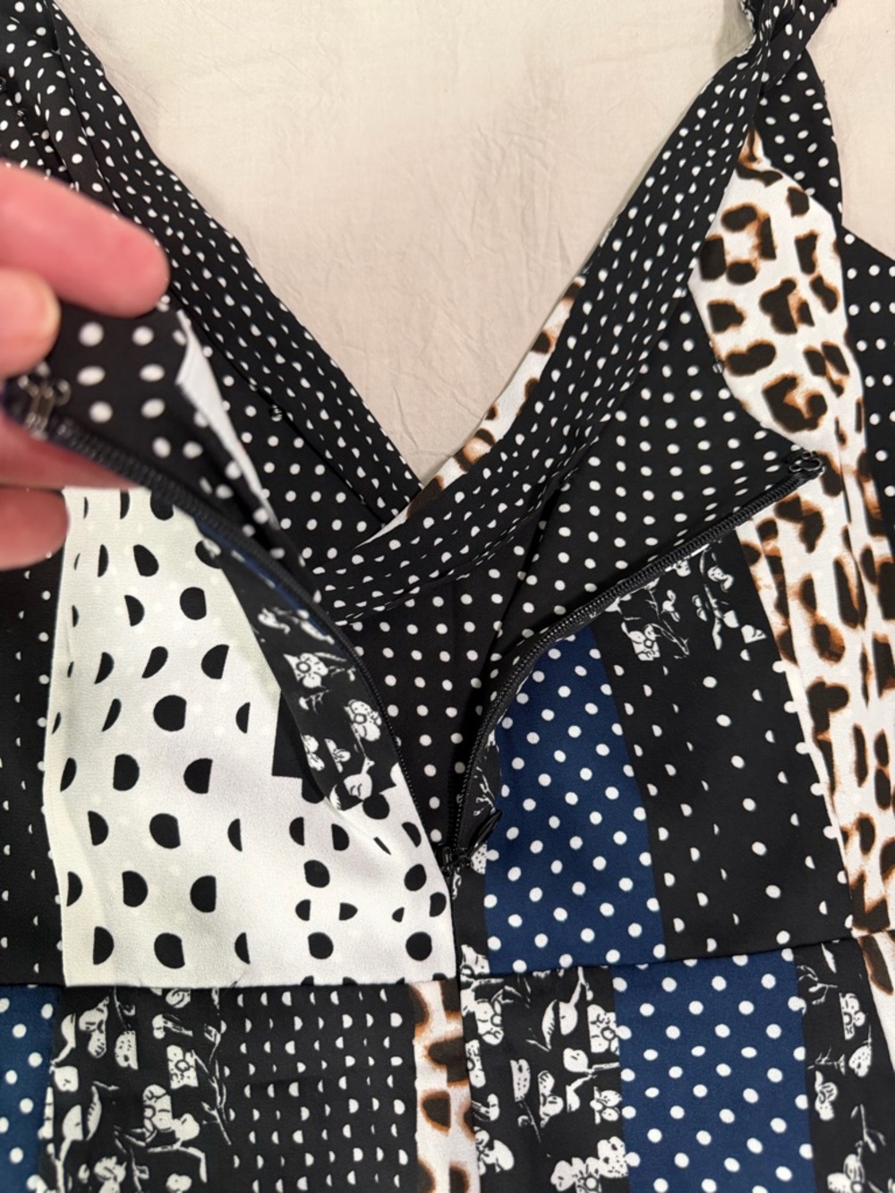 CAbi Crossover Cami, Mixed Print V-Neck Cami in Black White Navy, SZ 8 - Picture 6 of 14